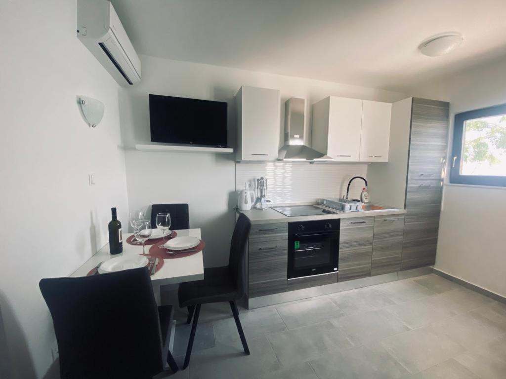 Apartmani Mila Starigrad Paklenica Eksteriør bilde