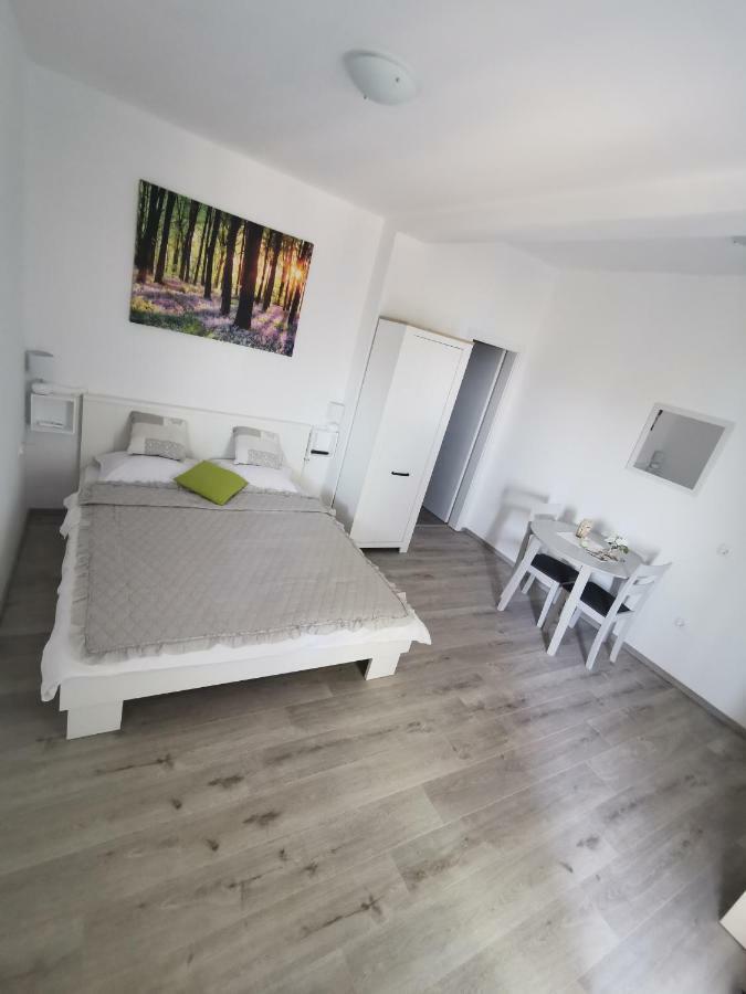 Apartmani Mila Starigrad Paklenica Eksteriør bilde