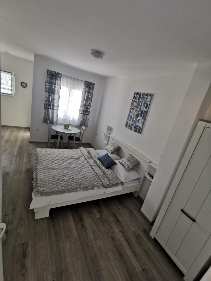 Apartmani Mila Starigrad Paklenica Eksteriør bilde