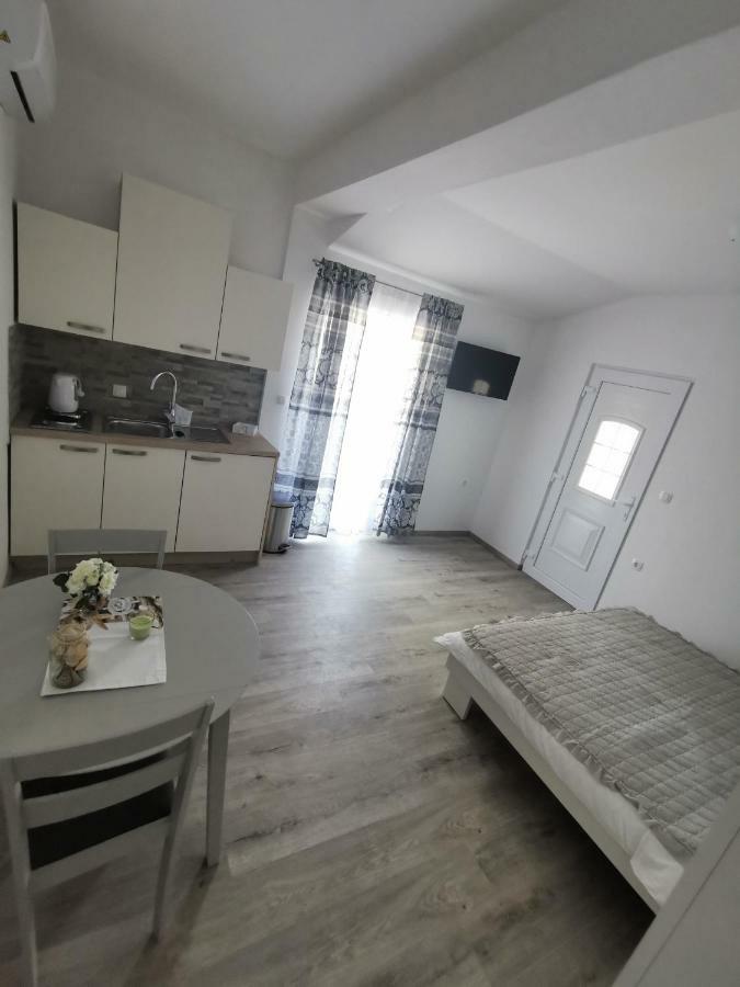 Apartmani Mila Starigrad Paklenica Eksteriør bilde